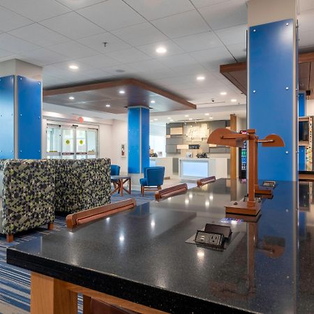 Holiday Inn Express & Suites - Staunton By Ihg Buitenkant foto