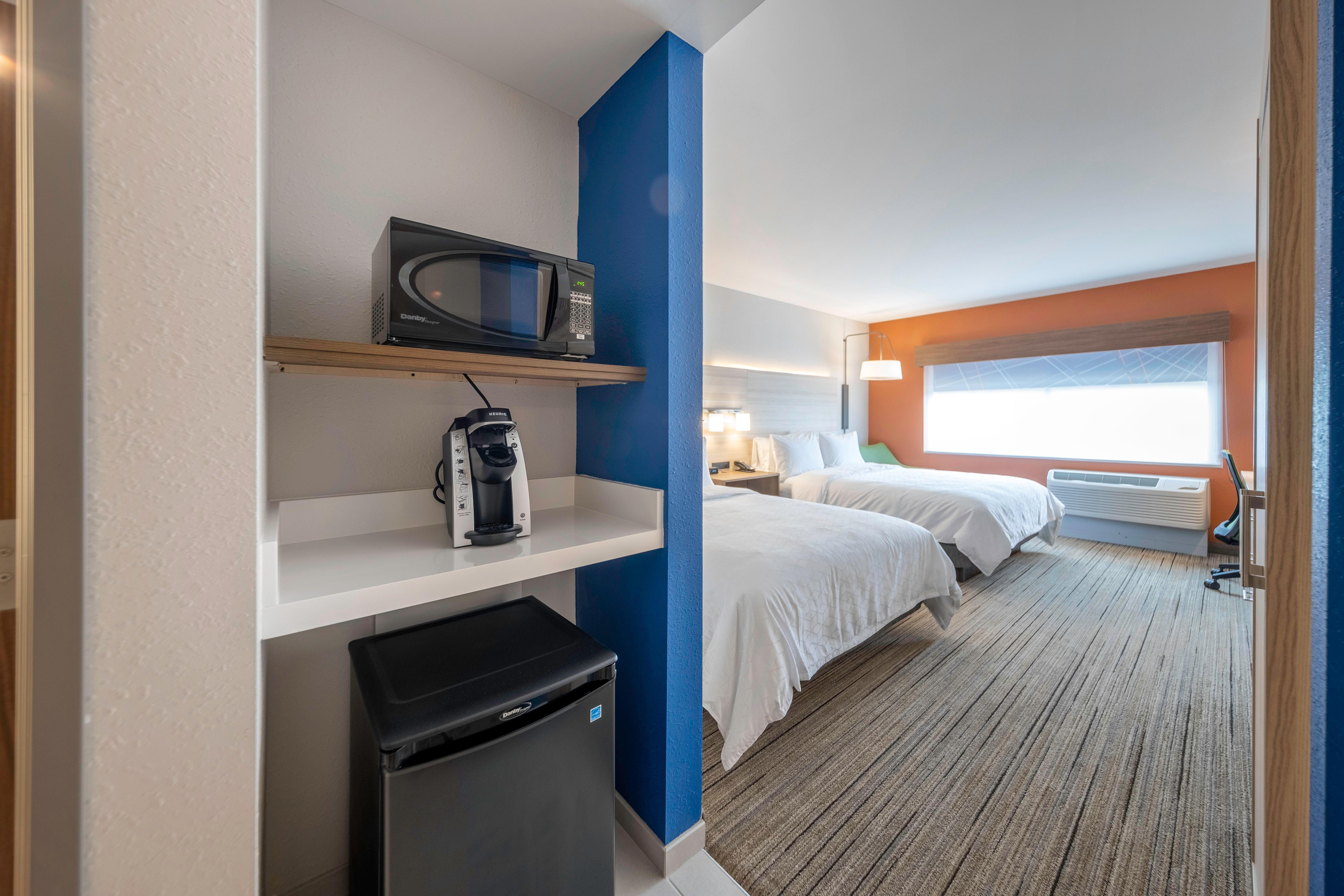 Holiday Inn Express & Suites - Staunton By Ihg Buitenkant foto