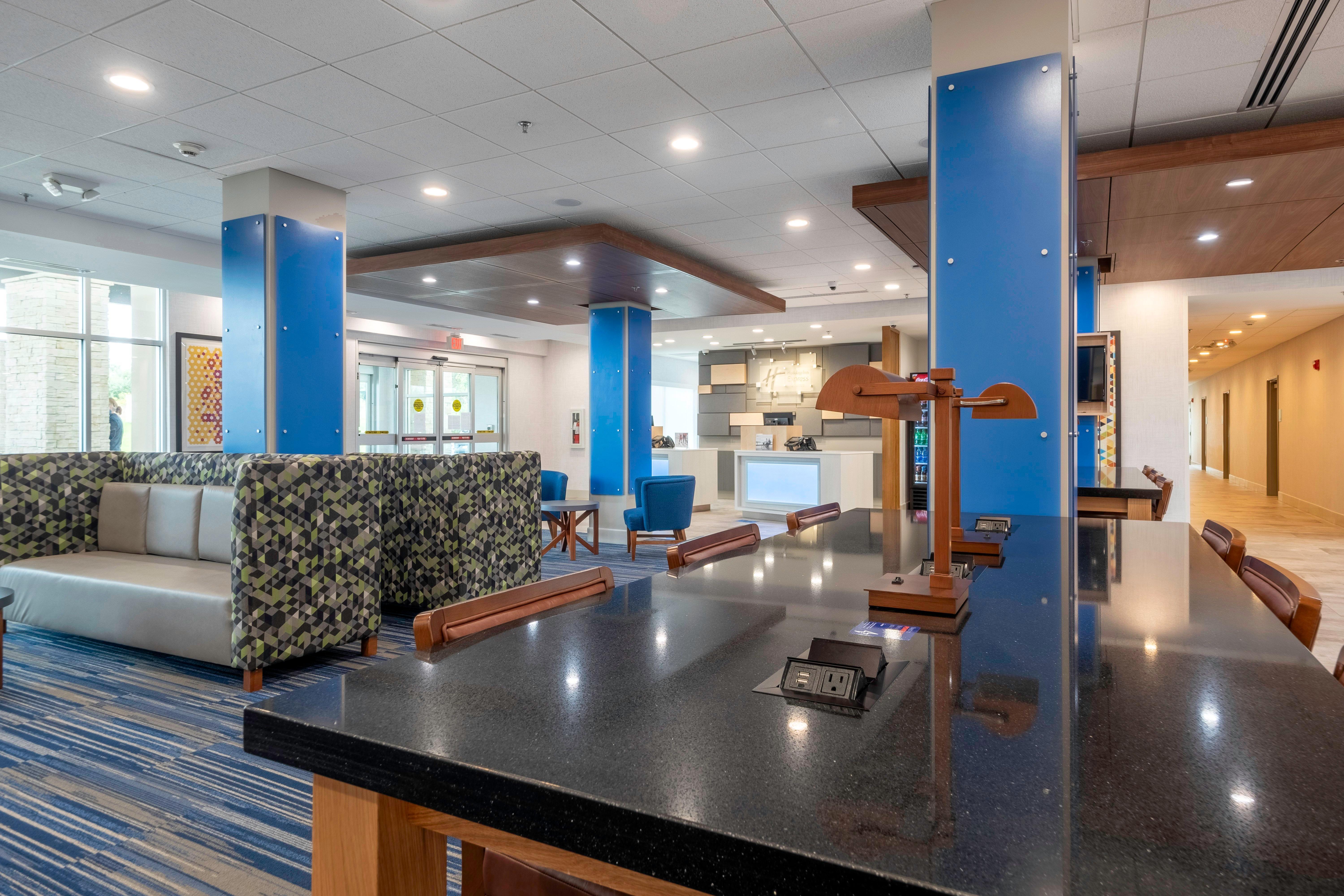 Holiday Inn Express & Suites - Staunton By Ihg Buitenkant foto