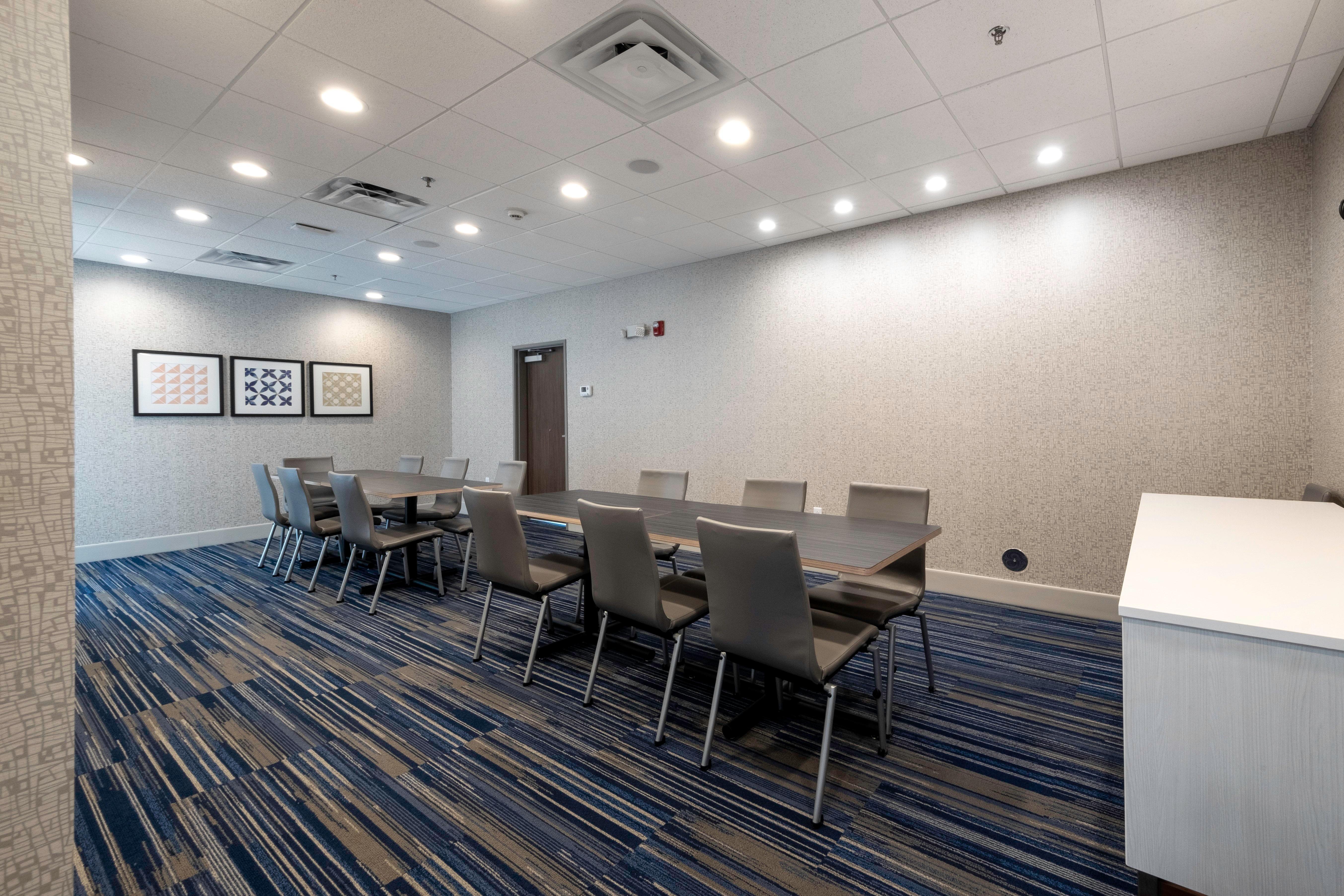 Holiday Inn Express & Suites - Staunton By Ihg Buitenkant foto