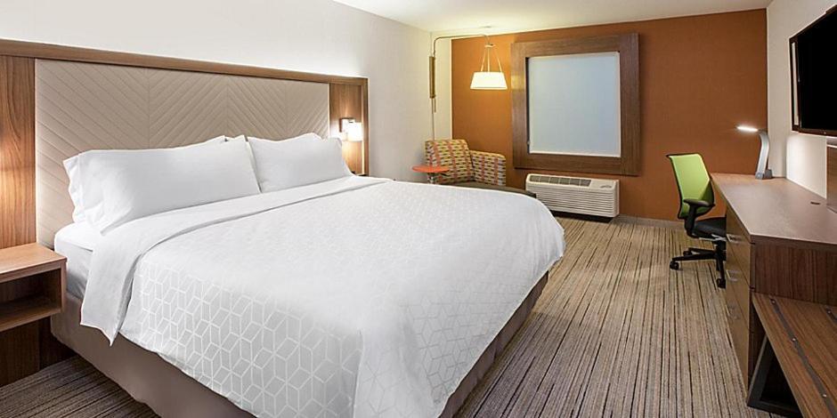 Holiday Inn Express & Suites - Staunton By Ihg Buitenkant foto